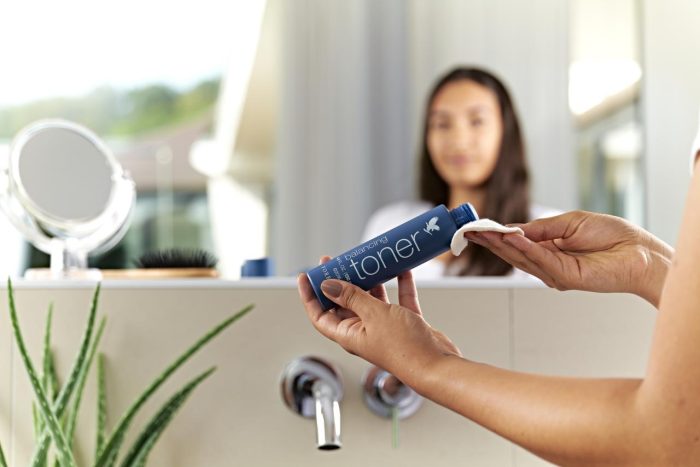 forever-aloe-balancing-toner-gesicht
