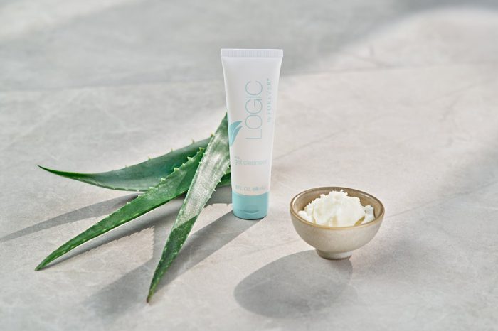 forever-logic-aloe-gel-cleanser-3